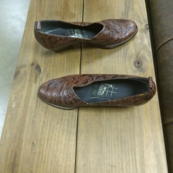 Women's TicTacToes Brown Leather Uppers Shoes Size 7 1/2 7.5 Tic Tac Toes - Picture 4 of 6